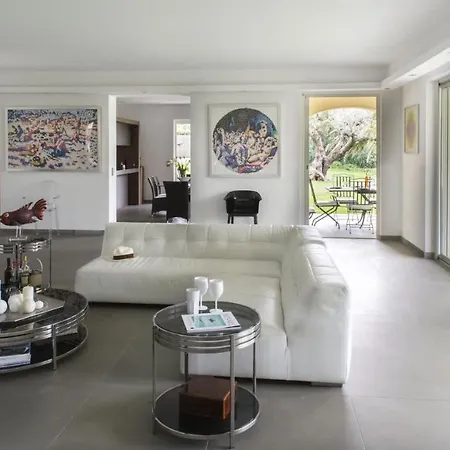 Amazing Chalet In Saint-tropez Chalet